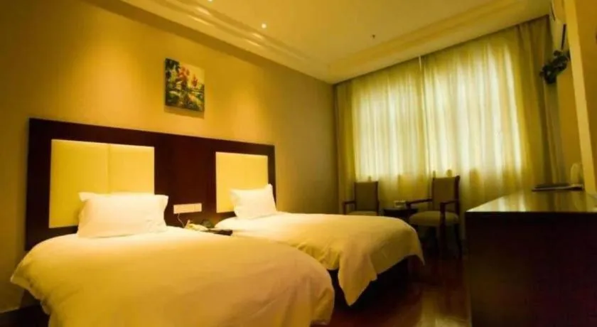 Bed in GreenTree Inn Tianjin JinNan ShuangLin Metro Station Express Hotel