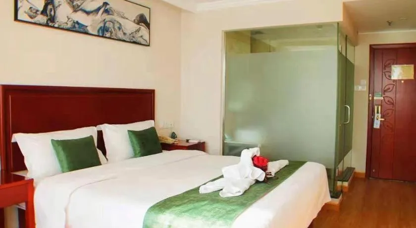 Bed in GreenTree Inn Tianjin JinNan ShuangLin Metro Station Express Hotel