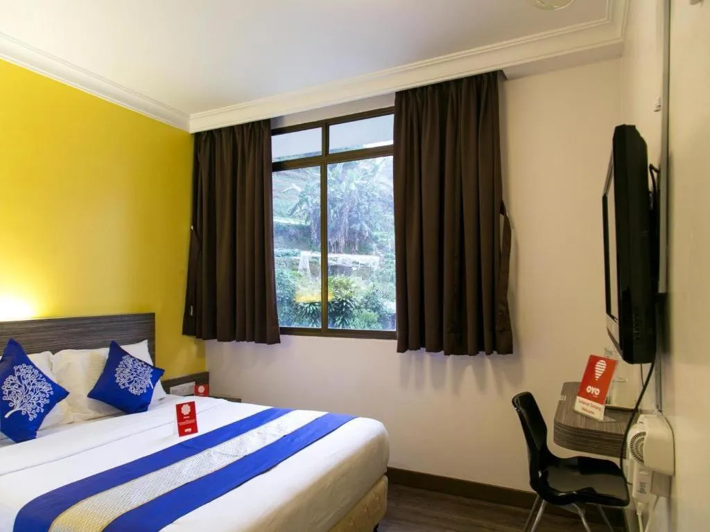 Bed in OYO 229 Parkland Hotel