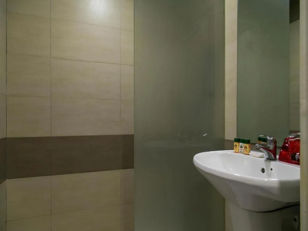 OYO 229 Parkland Hotel