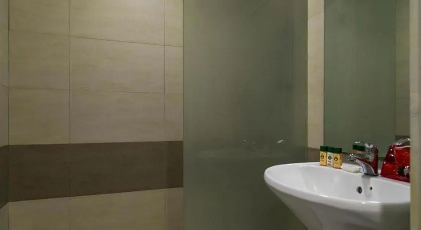 OYO 229 Parkland Hotel