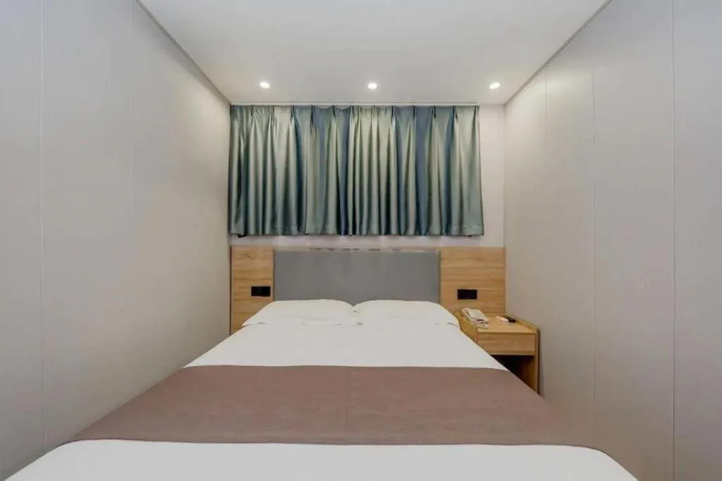 Bed in GreenTree Inn Nanjing Confucius Temple Sanshan Street Subway Station Express Hotel