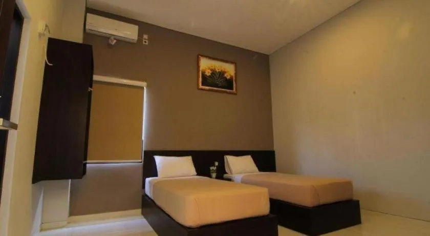 Bed in MANDARI HOTEL SINGARAJA