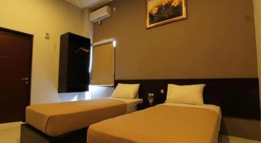 Bed in MANDARI HOTEL SINGARAJA