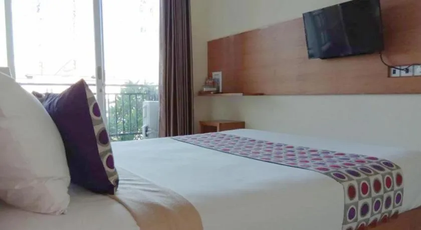 Bed in MANDARI HOTEL SINGARAJA