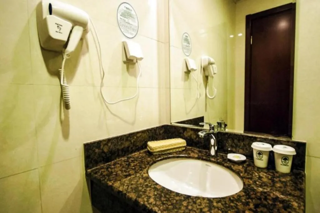 GreenTree Inn Qinhuangdao Peace Avenue Express Hotel