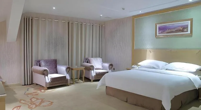 Bed in Vienna Classic Hotel Suzhou Likou Furniture Market Metro Station