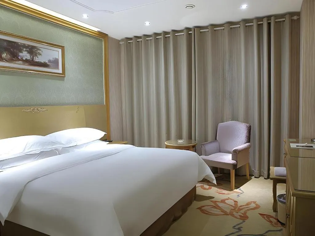 Bed in Vienna Classic Hotel Suzhou Likou Furniture Market Metro Station