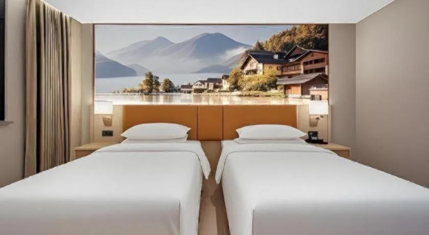 Bed in Vienna Classic Hotel Suzhou Likou Furniture Market Metro Station