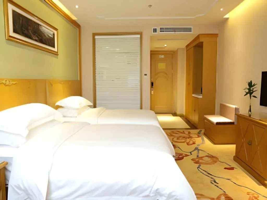 Bed in Vienna Classic Hotel Suzhou Likou Furniture Market Metro Station