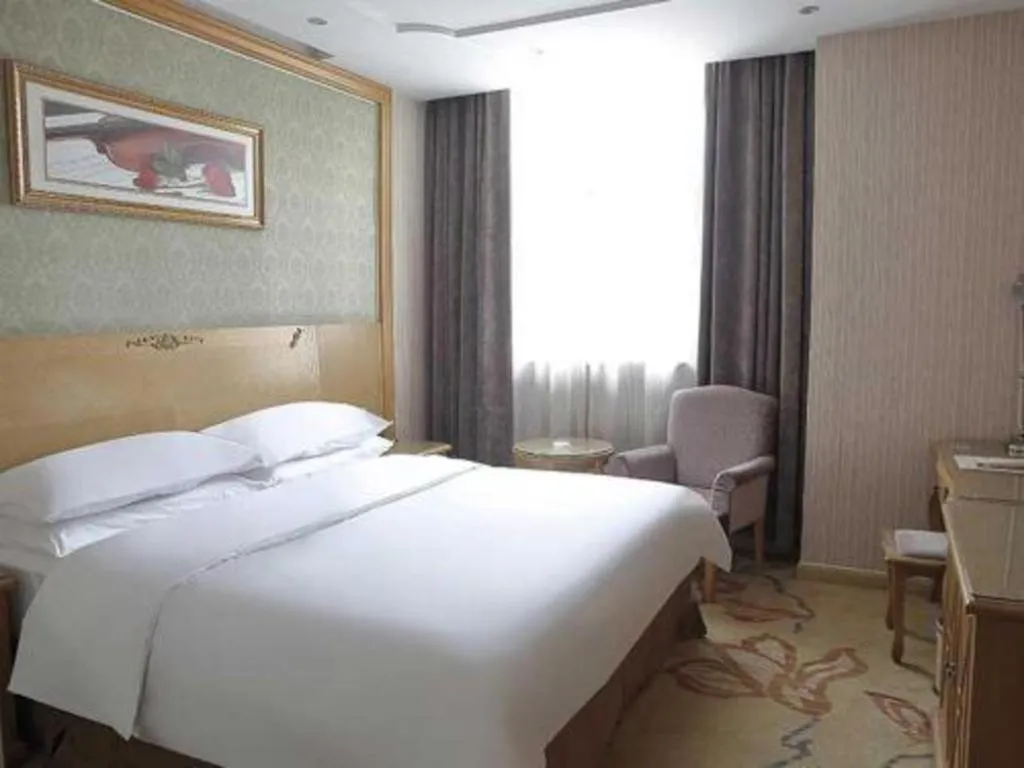Bed in Vienna Classic Hotel Suzhou Likou Furniture Market Metro Station