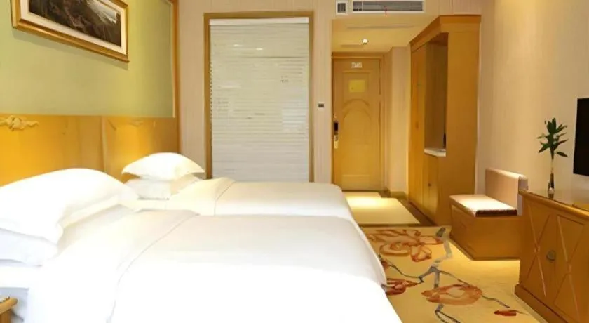 Bed in Vienna Classic Hotel Suzhou Likou Furniture Market Metro Station