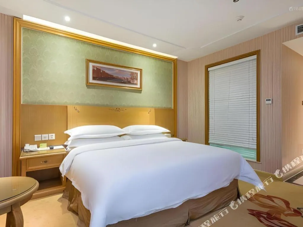 Bed in Vienna Classic Hotel Suzhou Likou Furniture Market Metro Station