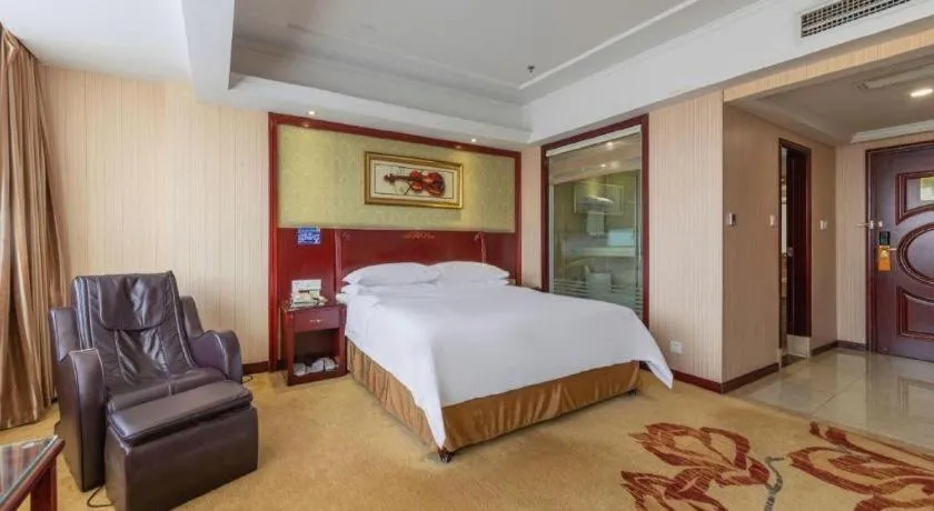Bed in Vienna Hotel Yangzhou Outlets Plaza He Garden