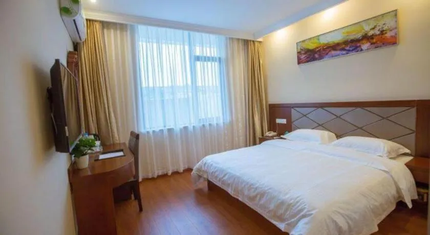 Bed in GreenTree Inn Wuxi Donggang Town Donghutang Shell Hotel