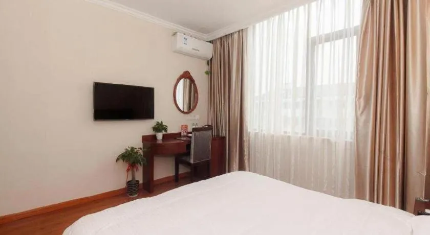 Bed in GreenTree Inn Wuxi Donggang Town Donghutang Shell Hotel