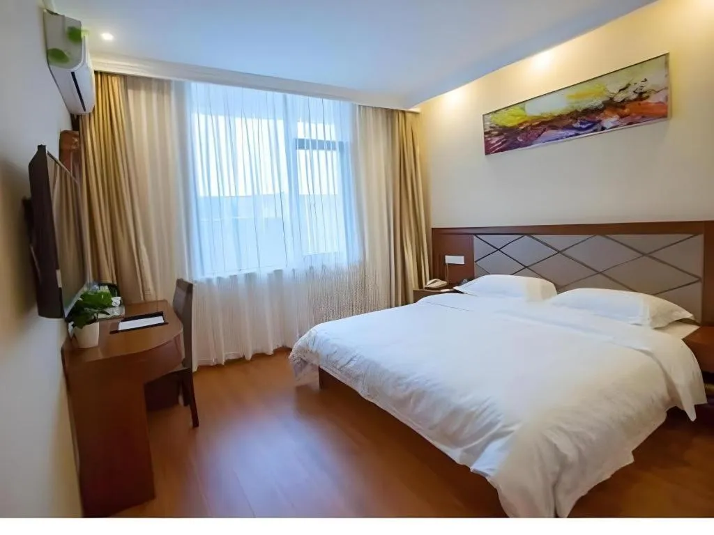 Bed in GreenTree Inn Wuxi Donggang Town Donghutang Shell Hotel