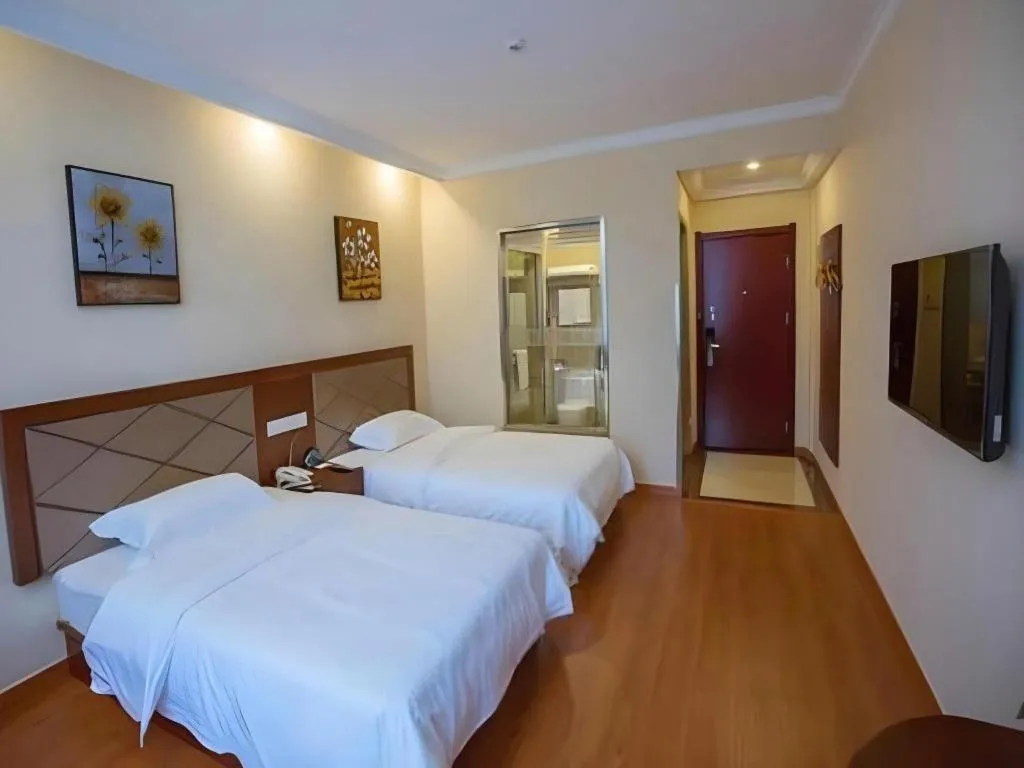 Bed in GreenTree Inn Wuxi Donggang Town Donghutang Shell Hotel