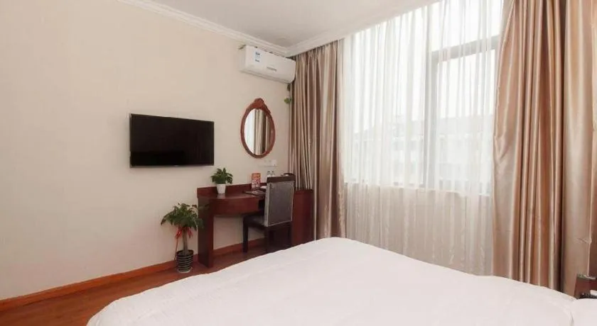 Bed in GreenTree Inn Wuxi Donggang Town Donghutang Shell Hotel
