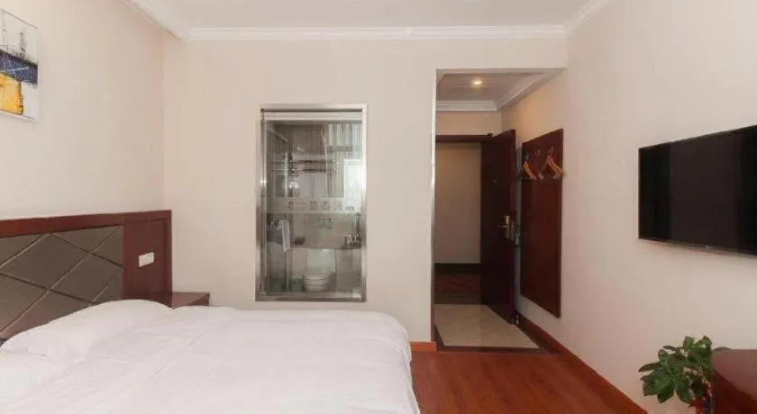Bed in GreenTree Inn Wuxi Donggang Town Donghutang Shell Hotel
