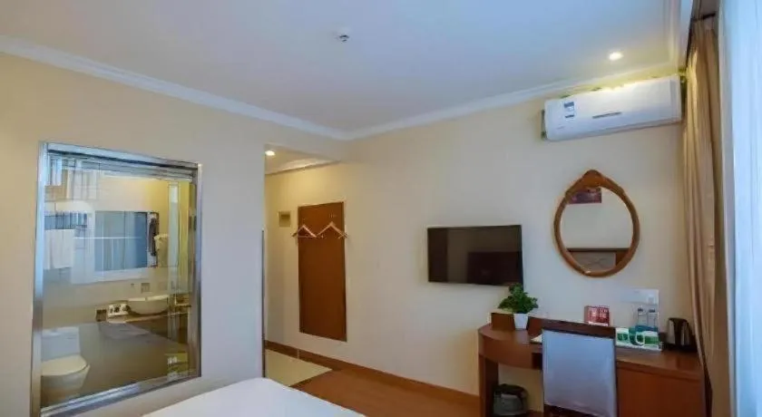 Bed in GreenTree Inn Wuxi Donggang Town Donghutang Shell Hotel