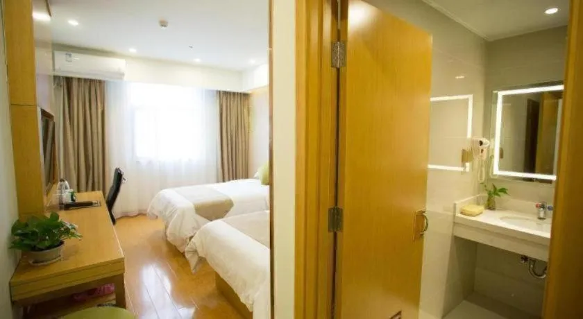Bed in GreenTree Inn Huainan Shou County Zijin Road Express Hotel