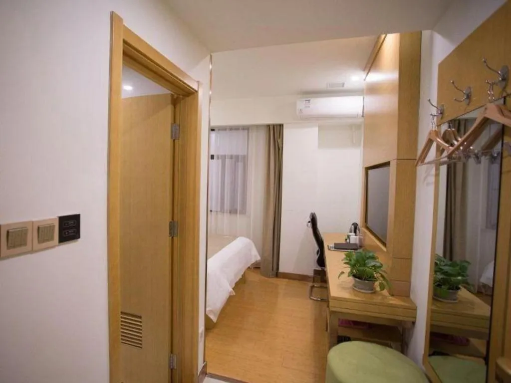 Bed in GreenTree Inn Huainan Shou County Zijin Road Express Hotel