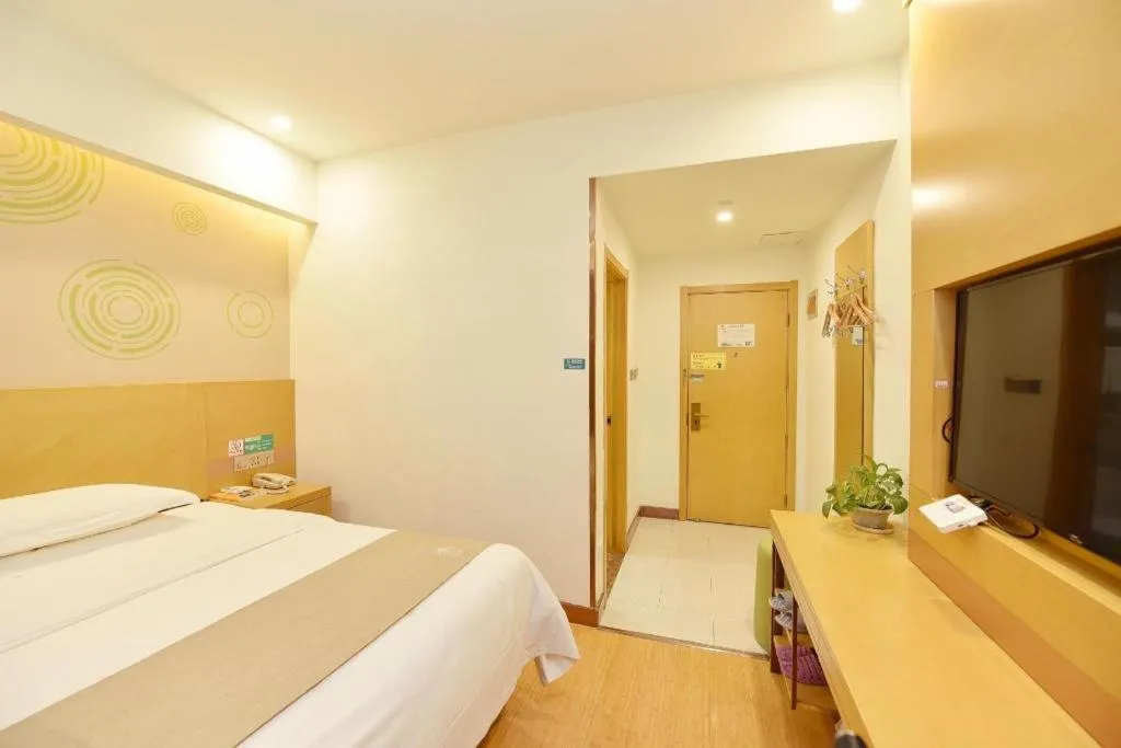 Bed in GreenTree Inn Huainan Shou County Zijin Road Express Hotel