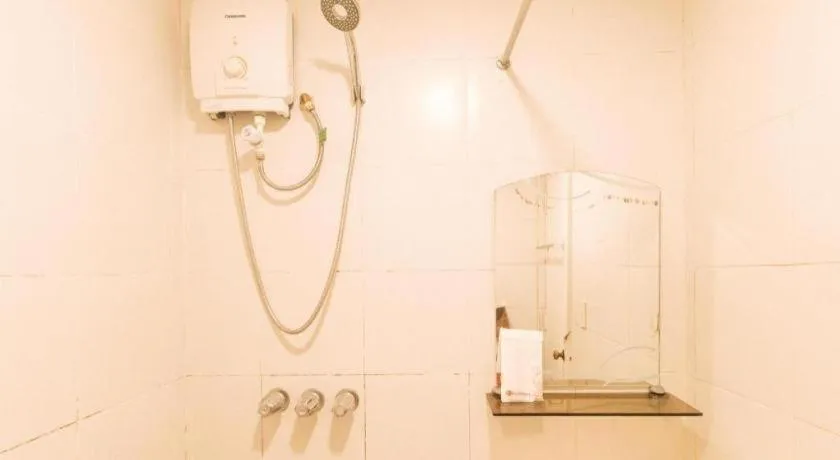 Greenbelt Makati - Vaccinated Staff