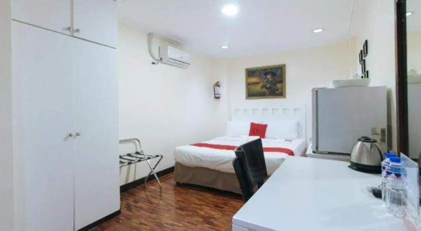 Bed in Greenbelt Makati - Vaccinated Staff