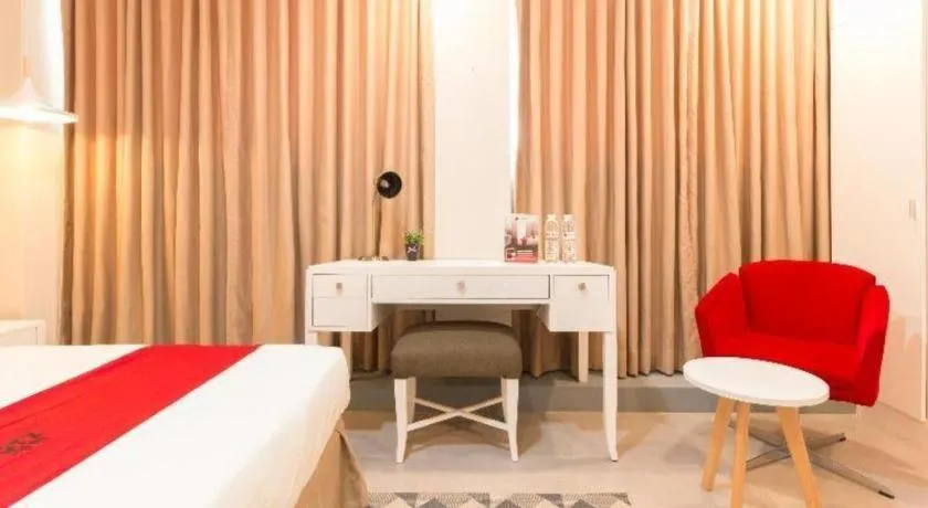 Bed in Greenbelt Makati - Vaccinated Staff