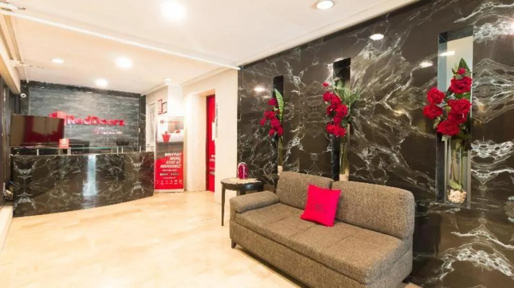 Greenbelt Makati - Vaccinated Staff