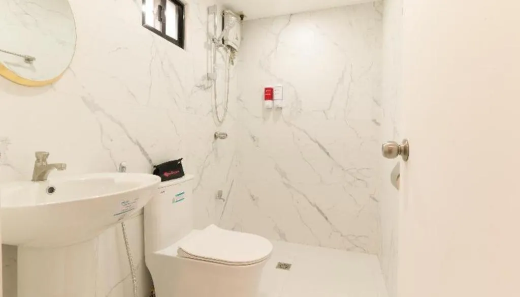 Greenbelt Makati - Vaccinated Staff