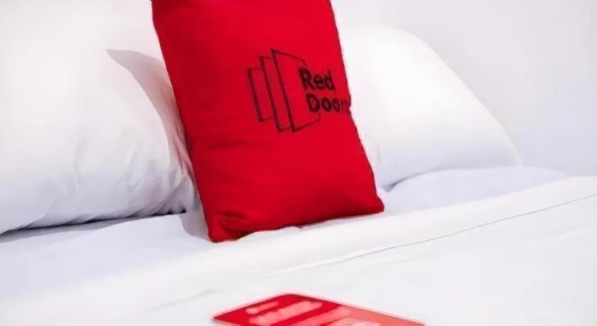 Bed in Greenbelt Makati - Vaccinated Staff