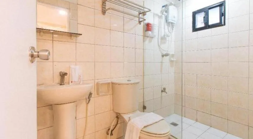 Greenbelt Makati - Vaccinated Staff