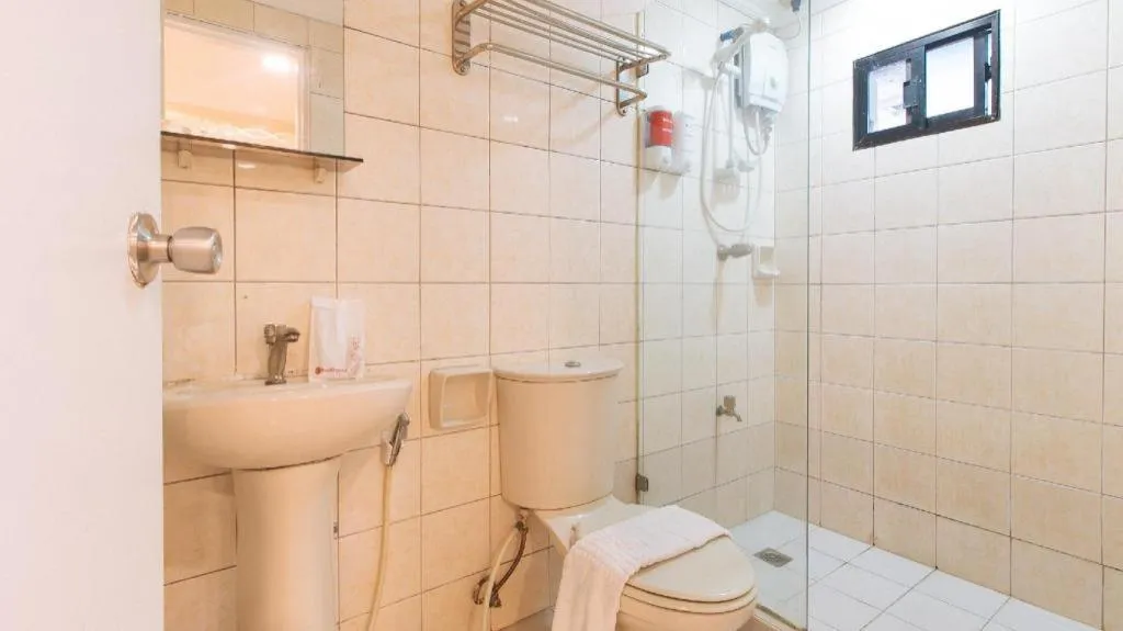 Greenbelt Makati - Vaccinated Staff