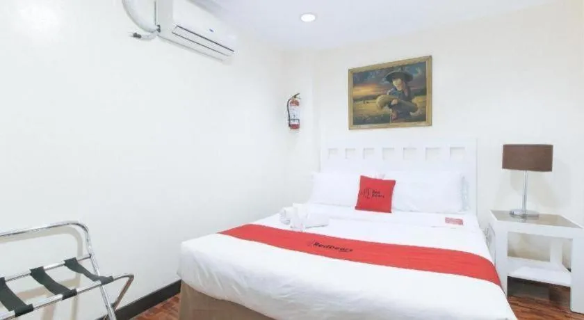 Bed in Greenbelt Makati - Vaccinated Staff