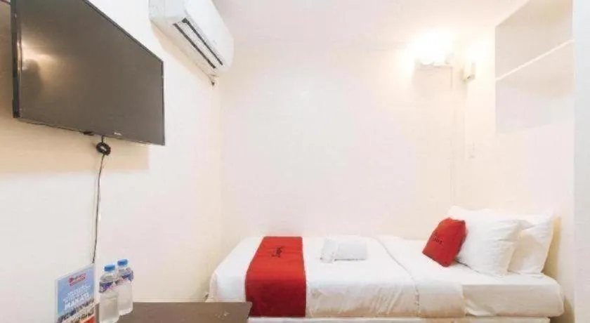 Bed in Greenbelt Makati - Vaccinated Staff