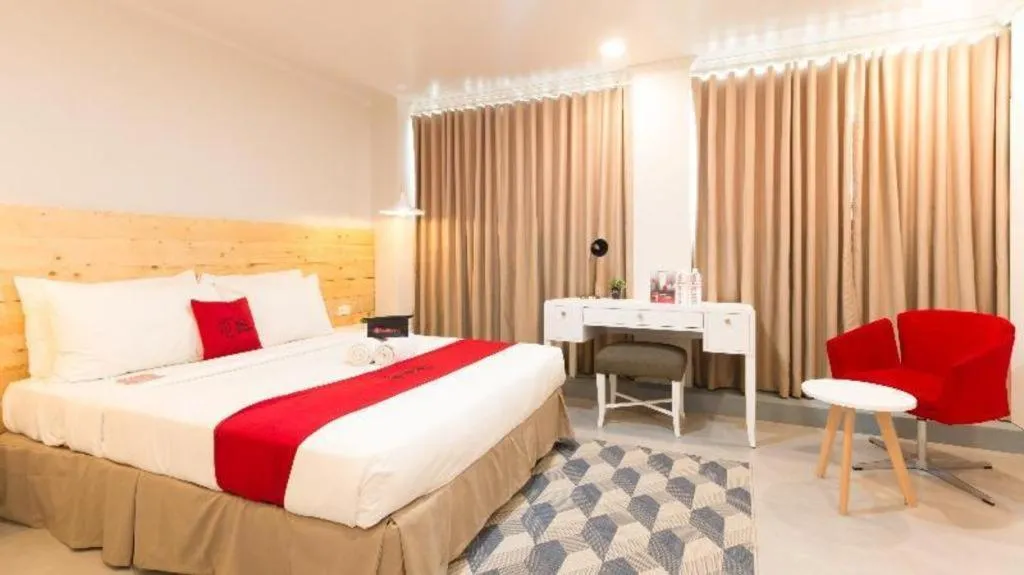 Bed in Greenbelt Makati - Vaccinated Staff