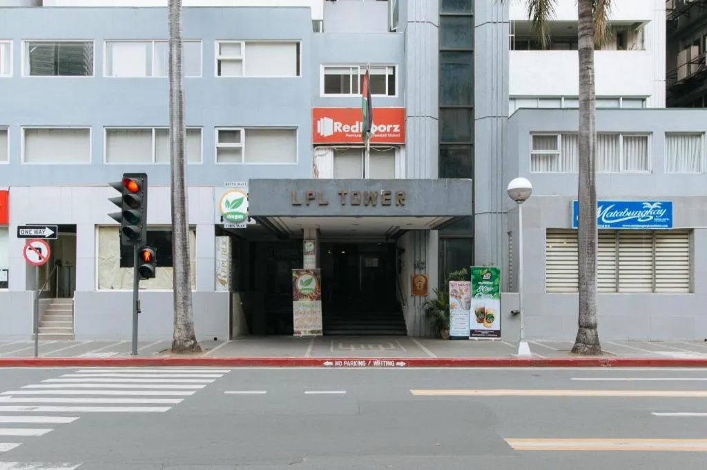 Greenbelt Makati - Vaccinated Staff