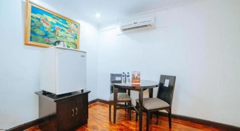 Greenbelt Makati - Vaccinated Staff