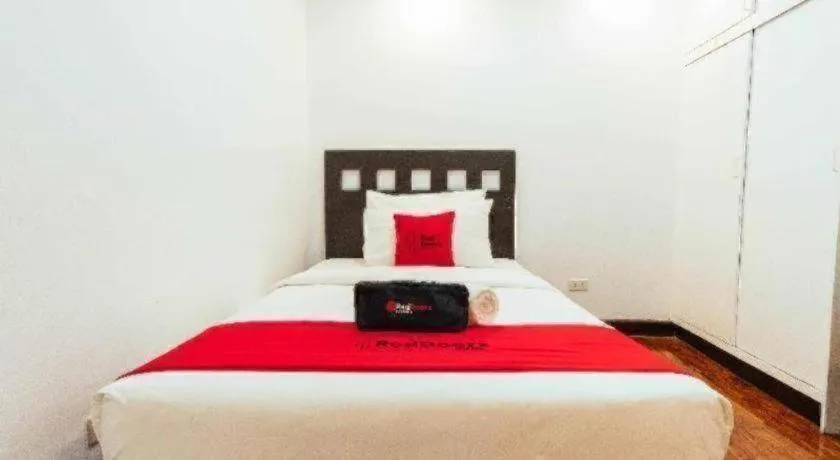 Bed in Greenbelt Makati - Vaccinated Staff