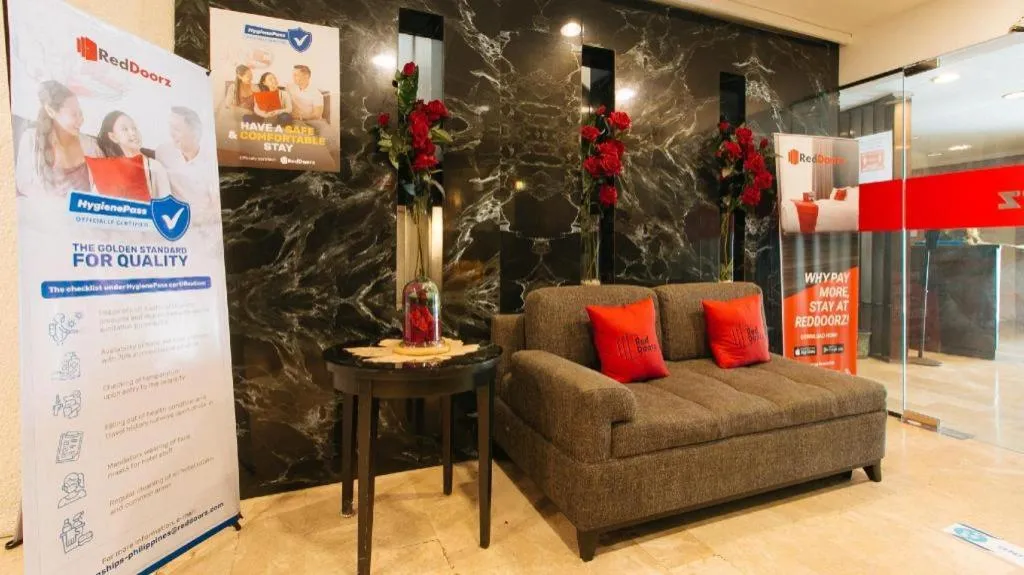 Greenbelt Makati - Vaccinated Staff