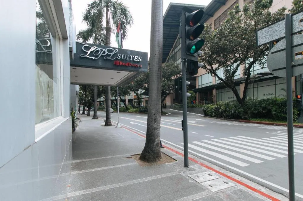 Greenbelt Makati - Vaccinated Staff