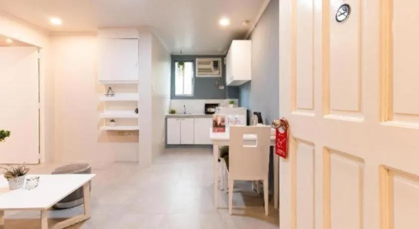 Greenbelt Makati - Vaccinated Staff