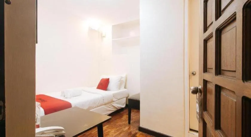 Bed in Greenbelt Makati - Vaccinated Staff