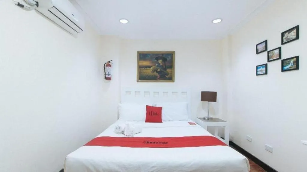 Bed in Greenbelt Makati - Vaccinated Staff