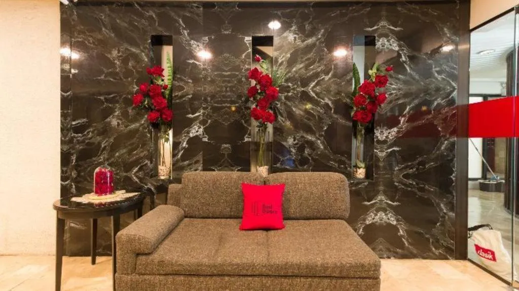 Greenbelt Makati - Vaccinated Staff