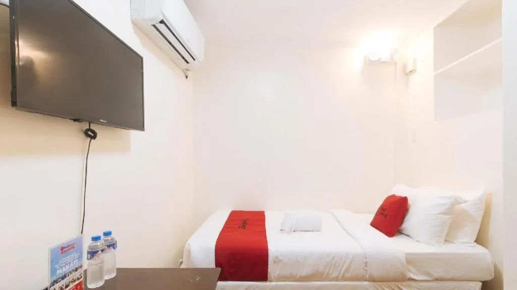 Bed in Greenbelt Makati - Vaccinated Staff