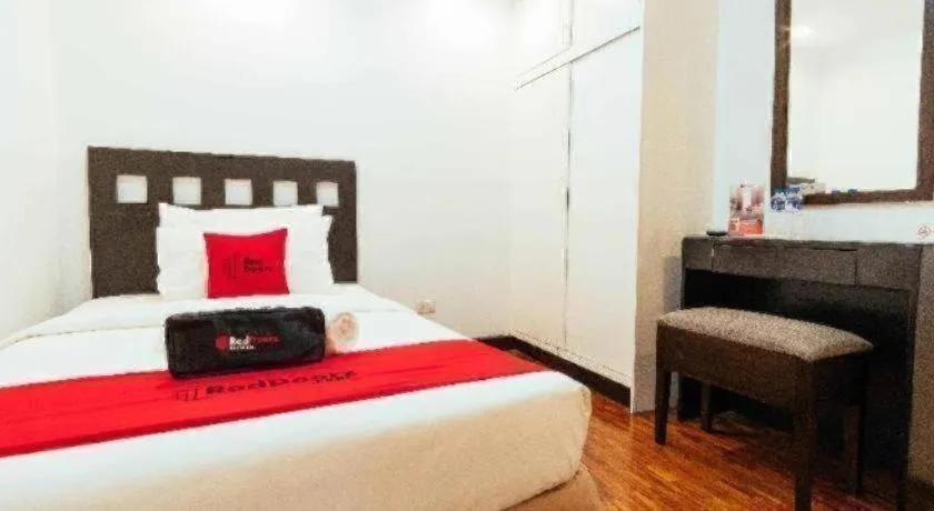 Bed in Greenbelt Makati - Vaccinated Staff